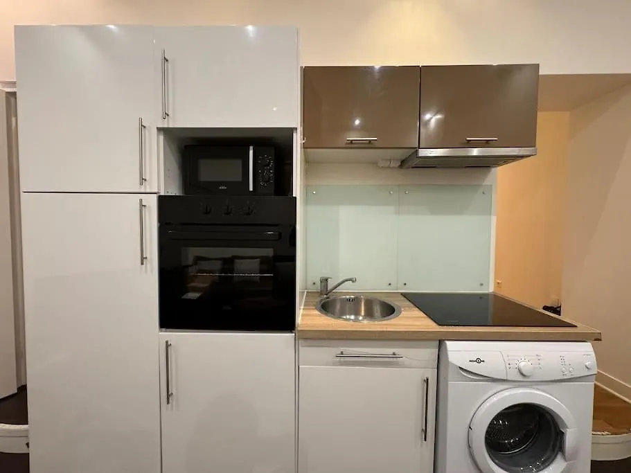 Awesome 2Br 5 Min To Arc De Triomphe Apartment Paris 0*,  France