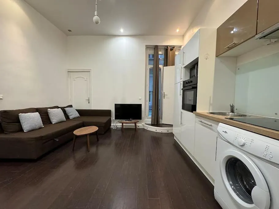 Awesome 2Br 5 Min To Arc De Triomphe Apartment Paris