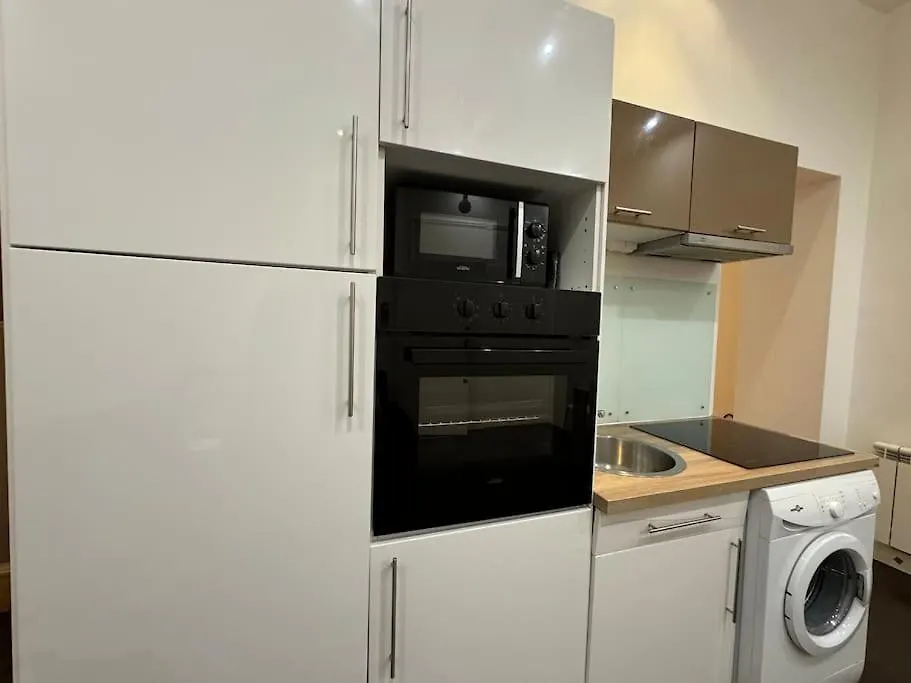 Awesome 2Br 5 Min To Arc De Triomphe Apartment Paris France