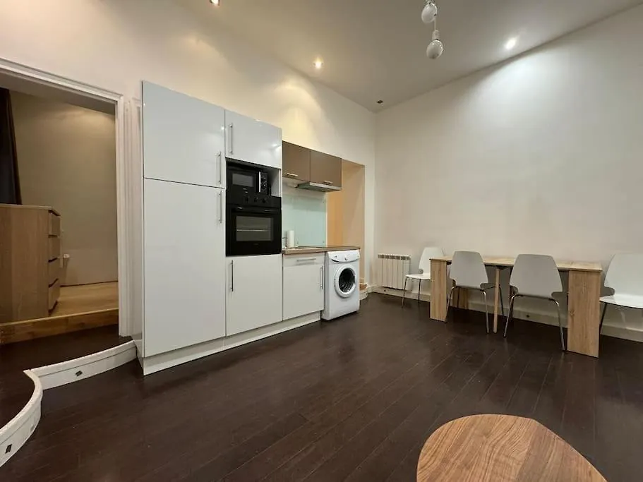 Awesome 2Br 5 Min To Arc De Triomphe Apartment Paris